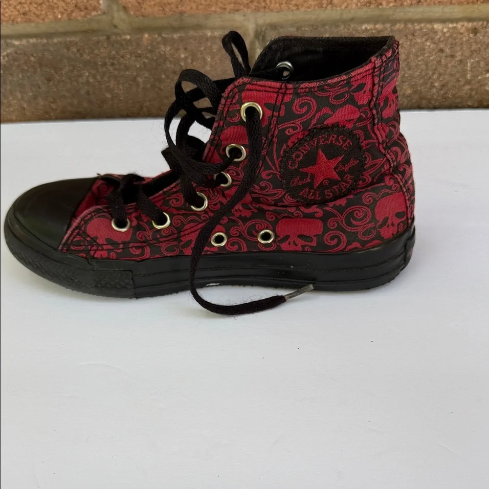 Converse Chuck Taylor All Stars Hi Skull Red and Black Kids High-Tops Size 13